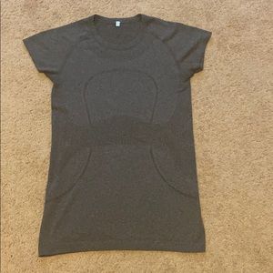 Lululemon Swiftly Tech Short Sleeve-Size 6